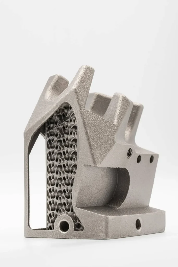 Przymiar do przewodu paliwowego wykonany w technologii druku 3D z metalu LPBF, stosowany w kontroli jakości elementów przemysłowych