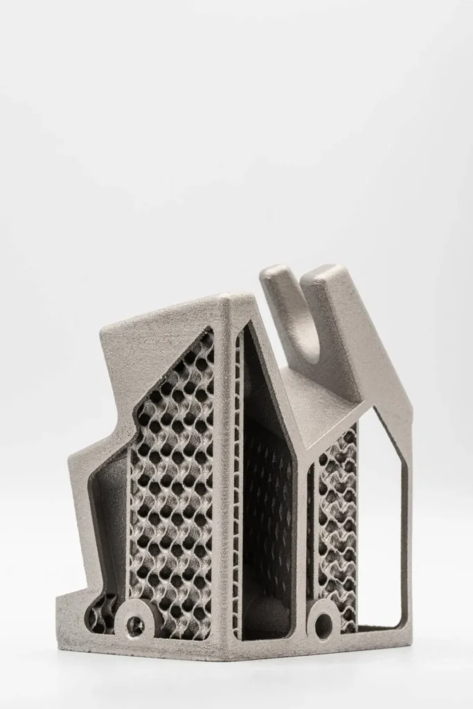 Przymiar do przewodu paliwowego wykonany w technologii druku 3D z metalu LPBF, stosowany w kontroli jakości elementów przemysłowych