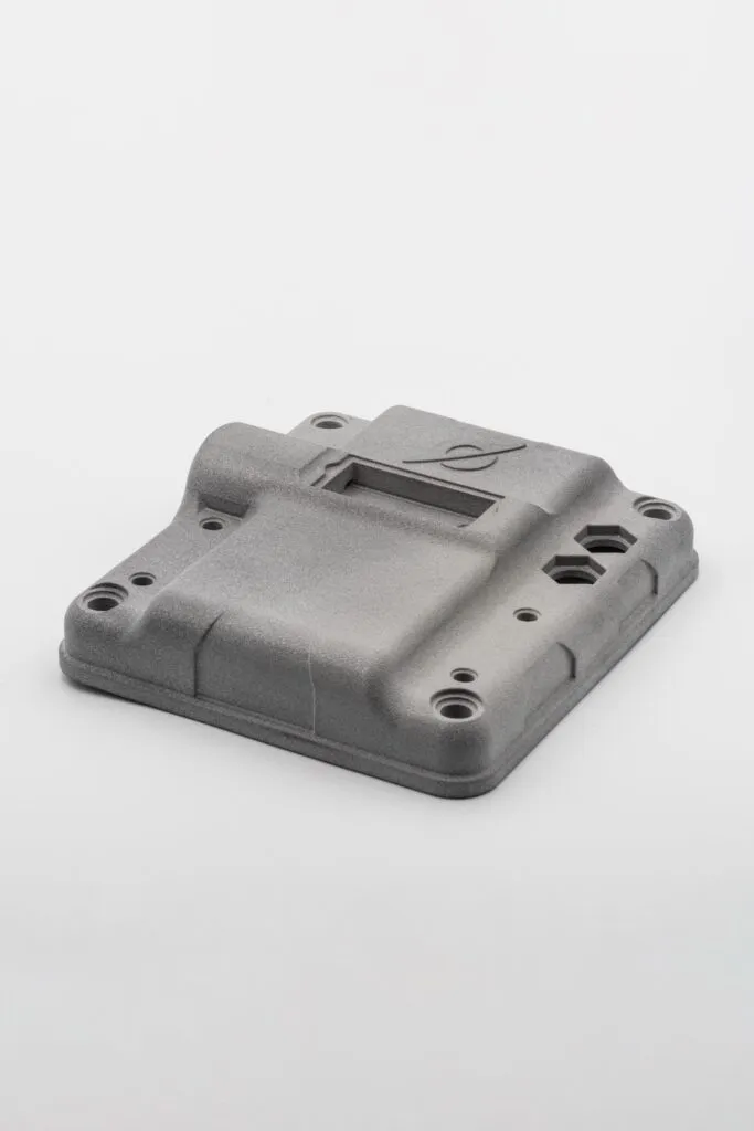 Obudowa baterii motocykla elektrycznego - realizacja MJF z poliamidu PA12 według specyfikacji.