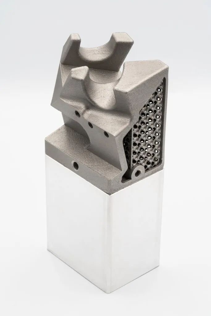 Przymiar przewodu paliwowego - detal druku 3D z metalu w Spes3D Wrocław.