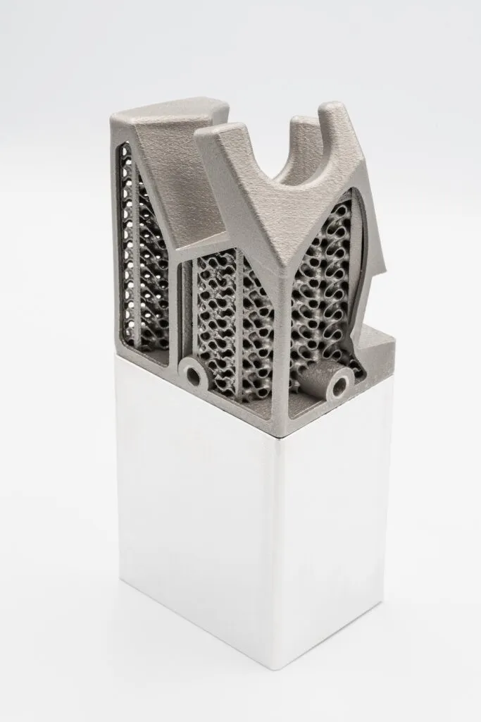 Przymiar przewodu paliwowego z metalu - realizacja druku 3D dla automotive we Wrocławiu