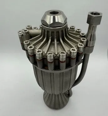 Precyzyjny wydruk 3D wnętrza komory spalania i dyszy silnika rakietowego na paliwo ciekłe z metalu - zaawansowany komponent od Spes3D wspierający rozwój technologii napędowych.