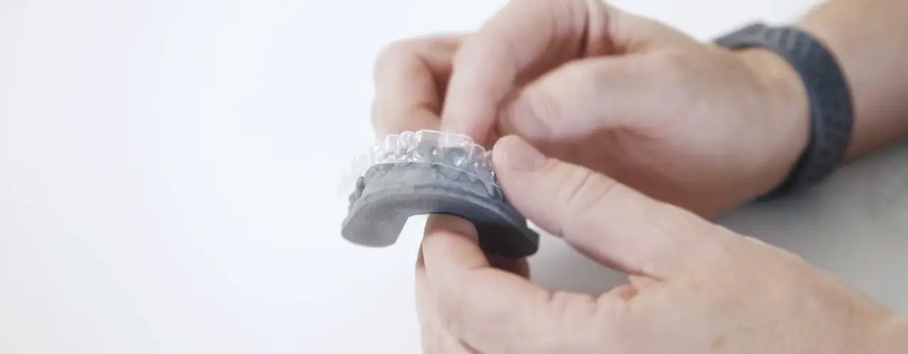 Model dentystyczny wydrukowany w technologii HP Multi Jet Fusion z dopasowaną nakładką ortodontyczną
